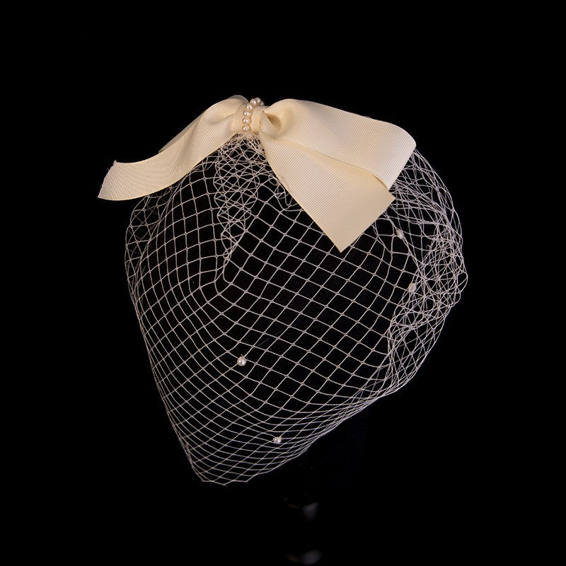 Bridal veil vintage beige bow with pearls