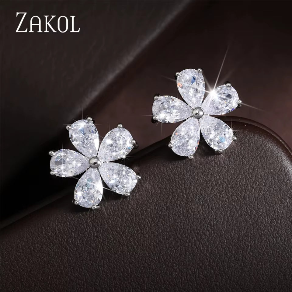Cute Clear Zircon Flower Stud Earrings for Women Wedding Sparkling Crystal Fashion Bridal Jewelry