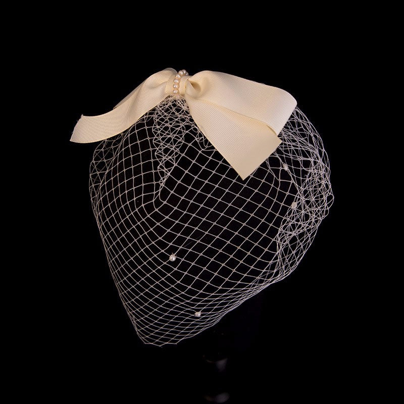 Bridal veil vintage beige bow with pearls