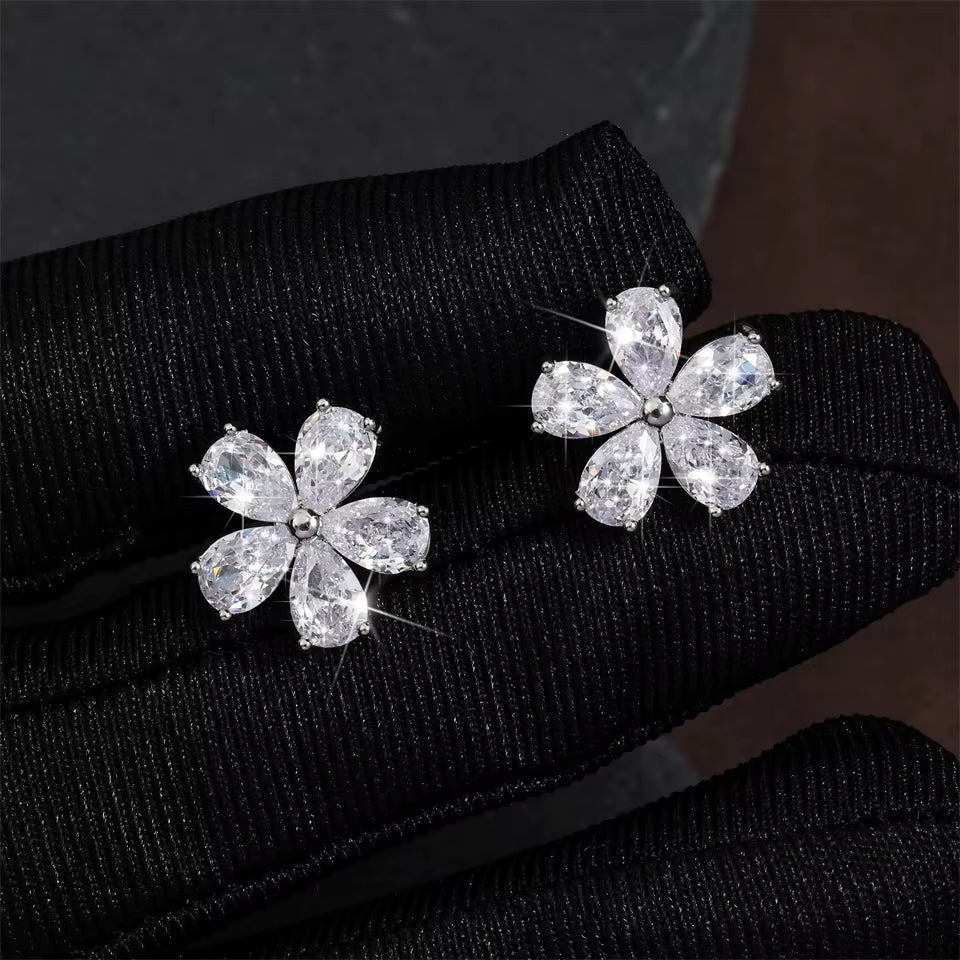 Cute Clear Zircon Flower Stud Earrings for Women Wedding Sparkling Crystal Fashion Bridal Jewelry