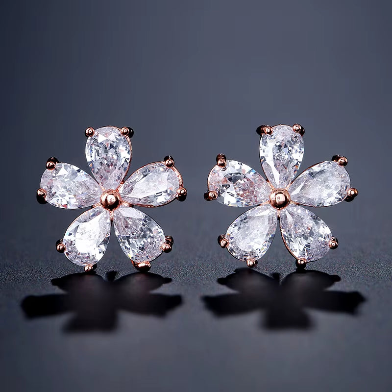 Cute Clear Zircon Flower Stud Earrings for Women Wedding Sparkling Crystal Fashion Bridal Jewelry